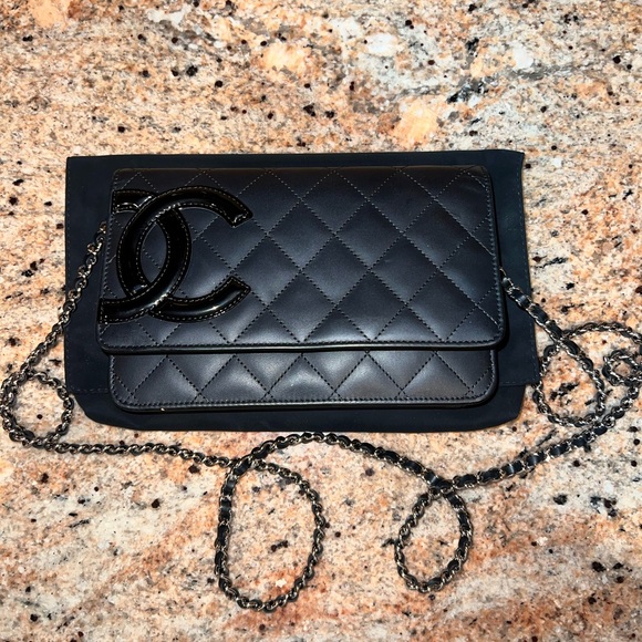 Chanel handbag with dust bag - Picture 3 of 6